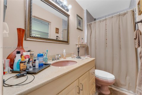 House in Lauderhill, Florida 4 bedrooms, 151.99 sq.m. № 2040676 - photo 25