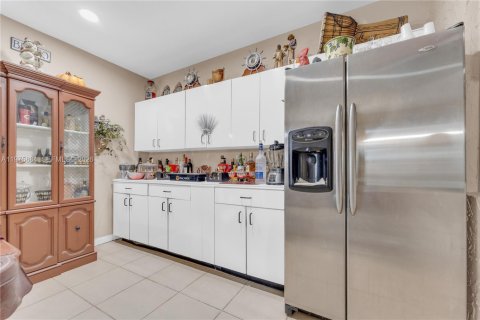 House in Lauderhill, Florida 4 bedrooms, 151.99 sq.m. № 2040676 - photo 15