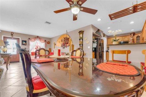 House in Lauderhill, Florida 4 bedrooms, 151.99 sq.m. № 2040676 - photo 7