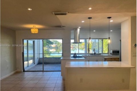 Casa en venta en Sunrise, Florida, 2 dormitorios, 111.48 m2 № 1996397 - foto 6