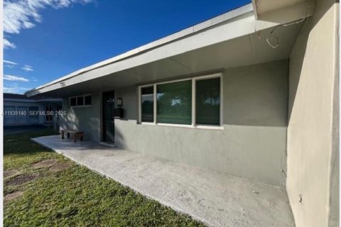 Casa en venta en Sunrise, Florida, 2 dormitorios, 111.48 m2 № 1996397 - foto 25