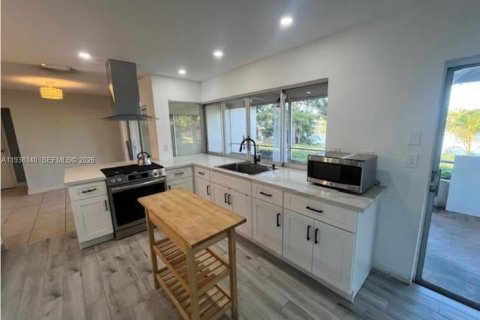 Casa en venta en Sunrise, Florida, 2 dormitorios, 111.48 m2 № 1996397 - foto 11