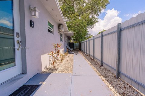 Купить коммерческую недвижимость в Майами, Флорида 170.94м2, № 1996881 - фото 4