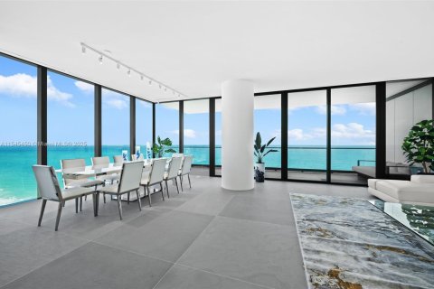 Copropriété à louer à Hallandale Beach, Floride: 3 chambres, 236.44 m2 № 1980528 - photo 2