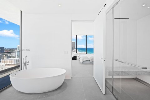 Copropriété à louer à Hallandale Beach, Floride: 3 chambres, 236.44 m2 № 1980528 - photo 17