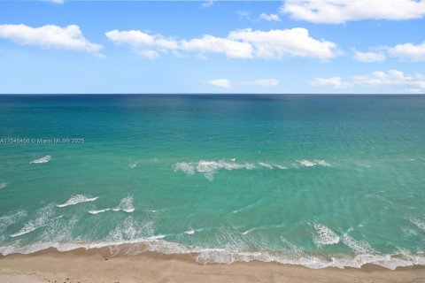 Copropriété à louer à Hallandale Beach, Floride: 3 chambres, 236.44 m2 № 1980528 - photo 27