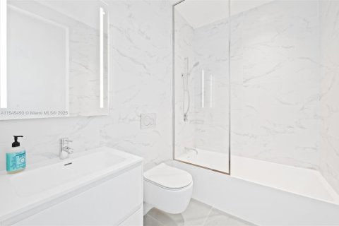 Copropriété à louer à Hallandale Beach, Floride: 3 chambres, 236.44 m2 № 1980528 - photo 23