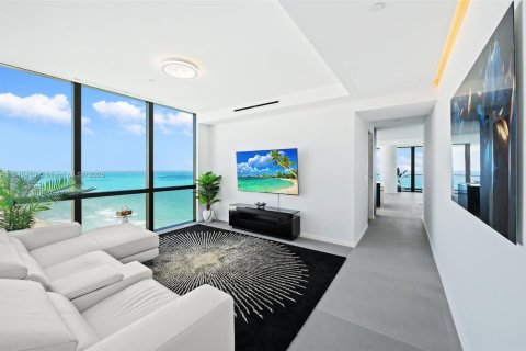 Copropriété à louer à Hallandale Beach, Floride: 3 chambres, 236.44 m2 № 1980528 - photo 12
