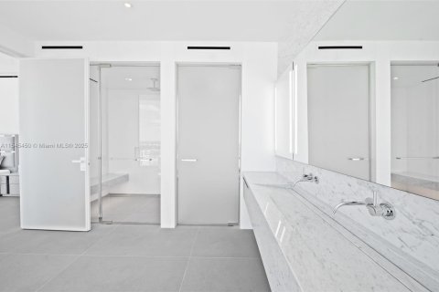 Copropriété à louer à Hallandale Beach, Floride: 3 chambres, 236.44 m2 № 1980528 - photo 19