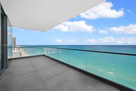 Copropriété à louer à Hallandale Beach, Floride: 3 chambres, 236.44 m2 № 1980528 - photo 11