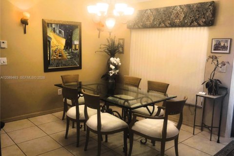 Villa ou maison à vendre à Davie, Floride: 4 chambres, 200.11 m2 № 2387816 - photo 3