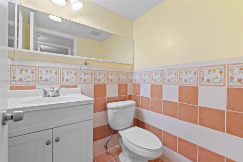 Condo in Pembroke Pines, Florida, 2 bedrooms  № 1818209 - photo 20