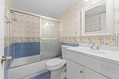 Condo in Pembroke Pines, Florida, 2 bedrooms  № 1818209 - photo 17