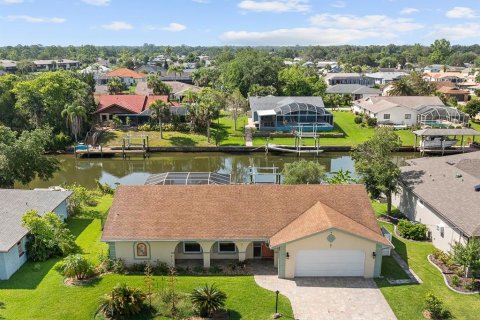 House in Palm Coast, Florida 2 bedrooms, 152.17 sq.m. № 1766117 - photo 1
