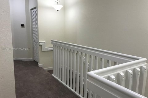 Adosado en alquiler en Hialeah, Florida, 3 dormitorios, 152.73 m2 № 1947049 - foto 10