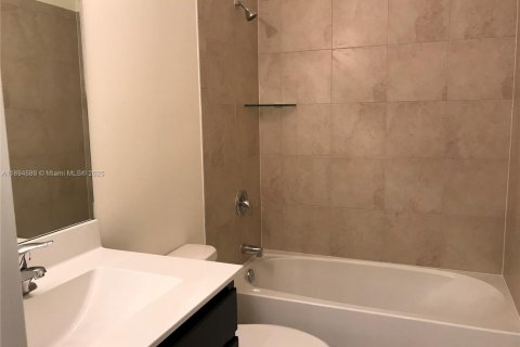 Adosado en alquiler en Hialeah, Florida, 3 dormitorios, 152.73 m2 № 1947049 - foto 8