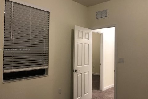 Adosado en alquiler en Hialeah, Florida, 3 dormitorios, 152.73 m2 № 1947049 - foto 15