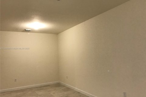 Adosado en alquiler en Hialeah, Florida, 3 dormitorios, 152.73 m2 № 1947049 - foto 11