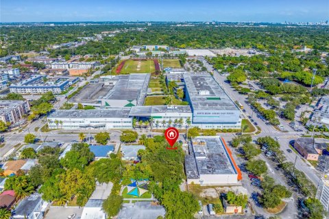 Commercial property in North Miami, Florida 182.09 sq.m. № 2016884