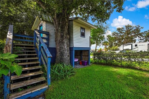 House in Dade City, Florida 4 bedrooms, 199.55 sq.m. № 1823000 - photo 22