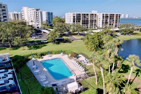 Condo in Belleair, Florida, 2 bedrooms  № 1552517 - photo 15
