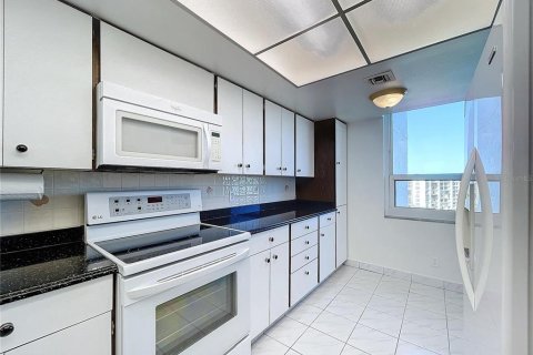 Condo in Belleair, Florida, 2 bedrooms  № 1552517 - photo 30