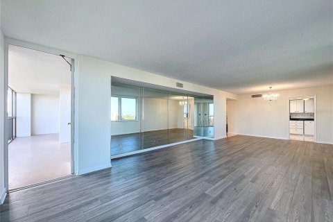 Condo in Belleair, Florida, 2 bedrooms  № 1552517 - photo 26