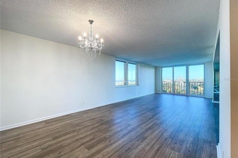 Condo in Belleair, Florida, 2 bedrooms  № 1552517 - photo 24