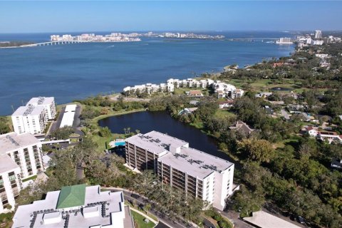 Condo in Belleair, Florida, 2 bedrooms  № 1552517 - photo 18