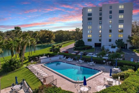 Condo in Belleair, Florida, 2 bedrooms  № 1552517 - photo 1