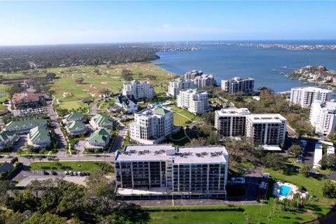 Condo in Belleair, Florida, 2 bedrooms  № 1552517 - photo 17