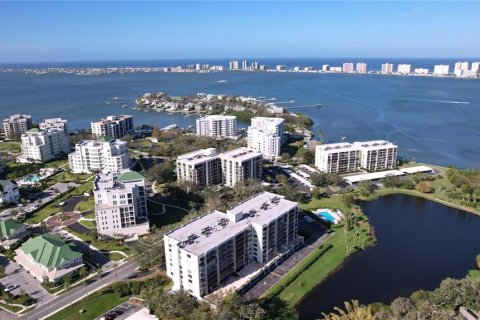 Condo in Belleair, Florida, 2 bedrooms  № 1552517 - photo 16