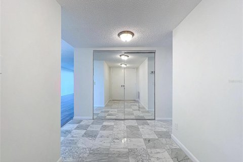Condo in Belleair, Florida, 2 bedrooms  № 1552517 - photo 23