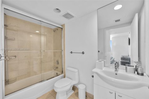 Copropriété à louer à Hallandale Beach, Floride: 3 chambres, 161 m2 № 2407168 - photo 24