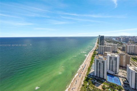Condo à Hallandale Beach, Floride, 3 chambres  № 2407168