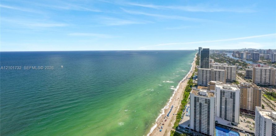 Condo à Hallandale Beach, Floride, 3 chambres  № 2407168