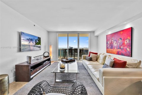 Copropriété à louer à Hallandale Beach, Floride: 3 chambres, 161 m2 № 2407168 - photo 2