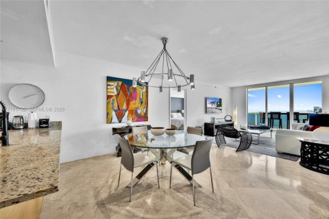 Copropriété à louer à Hallandale Beach, Floride: 3 chambres, 161 m2 № 2407168 - photo 14