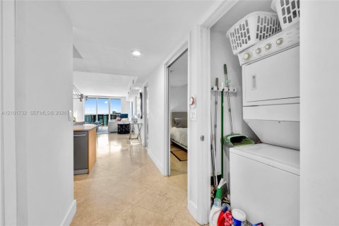 Copropriété à louer à Hallandale Beach, Floride: 3 chambres, 161 m2 № 2407168 - photo 29