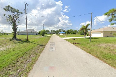 Land in Cape Coral, Florida № 2158618 - photo 2