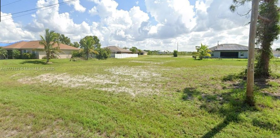 Land in Cape Coral, Florida № 2158618