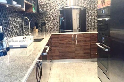Condo in Hollywood, Florida, 2 bedrooms № 2082669 - photo 7