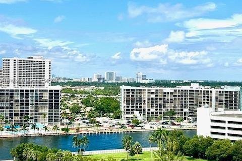 Condo in Hollywood, Florida, 2 bedrooms № 2082669 - photo 17