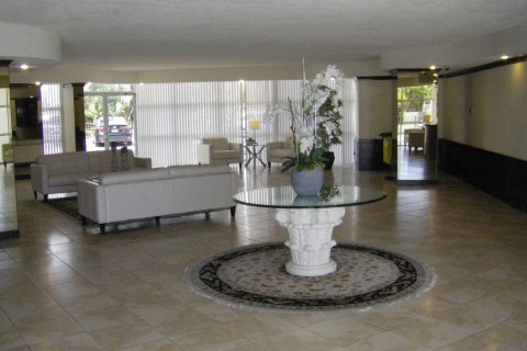 Condominio en alquiler en Fort Lauderdale, Florida, 1 dormitorio, 102.19 m2 № 1077511 - foto 1