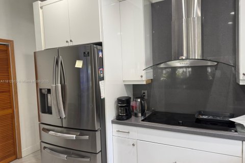 Villa ou maison à vendre à Hialeah, Floride: 3 chambres, 131.55 m2 № 1869978 - photo 8