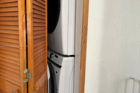 Villa ou maison à vendre à Hialeah, Floride: 3 chambres, 131.55 m2 № 1869978 - photo 25