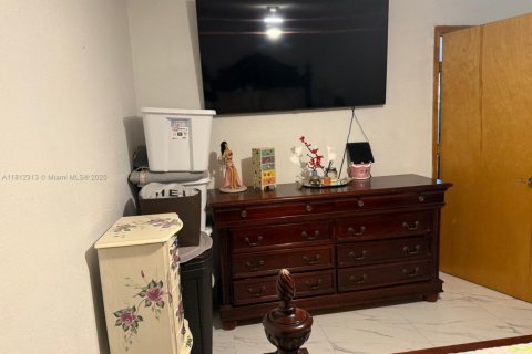 Villa ou maison à vendre à Hialeah, Floride: 3 chambres, 131.55 m2 № 1869978 - photo 19