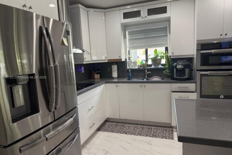 Villa ou maison à vendre à Hialeah, Floride: 3 chambres, 131.55 m2 № 1869978 - photo 13