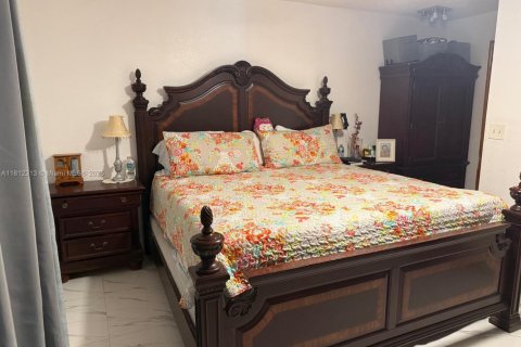 Villa ou maison à vendre à Hialeah, Floride: 3 chambres, 131.55 m2 № 1869978 - photo 24