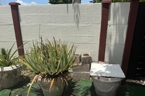 Villa ou maison à vendre à Hialeah, Floride: 3 chambres, 131.55 m2 № 1869978 - photo 7